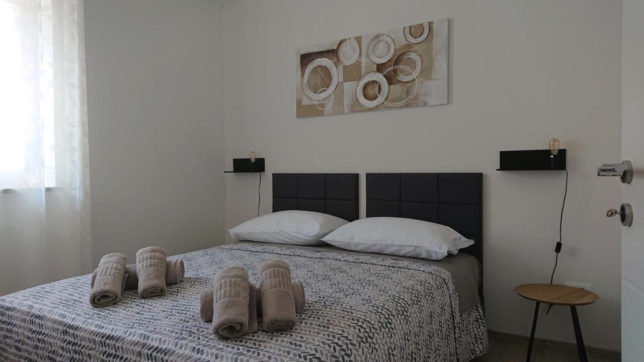 Irena Apartment Cres Exterior photo