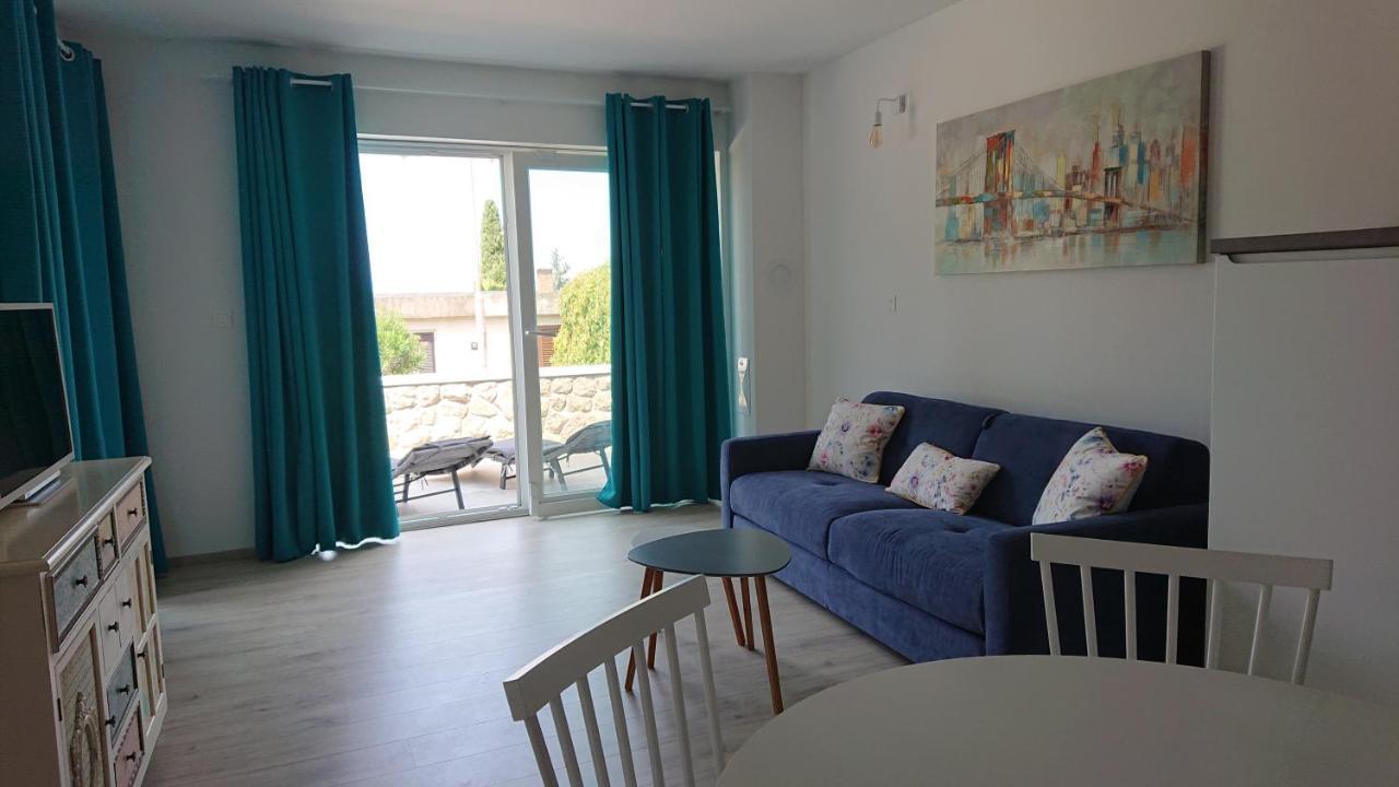 Irena Apartment Cres Exterior photo